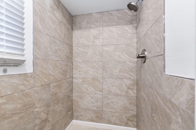 bathroom featuring tiled shower