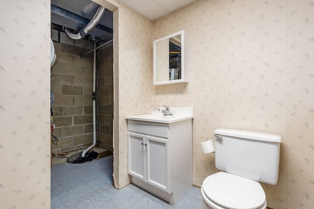 bathroom featuring a shower, vanity, and toilet