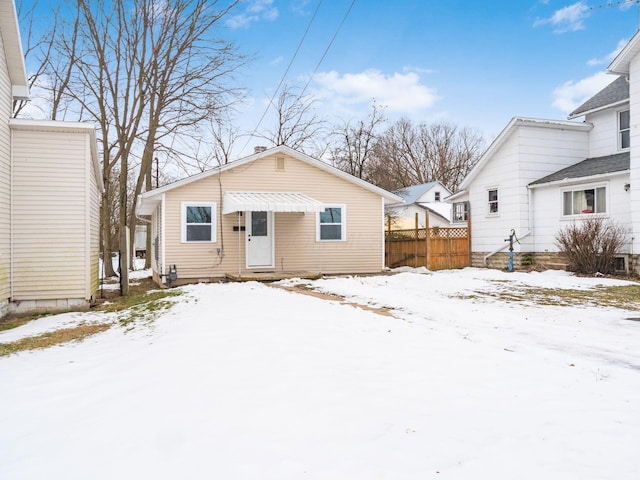 Listing photo 3 for 43 Madison St, Mount Sterling OH 43143