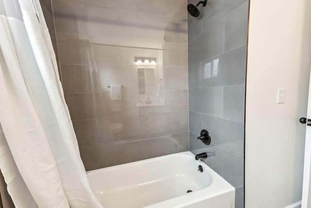 bathroom with shower / tub combo with curtain