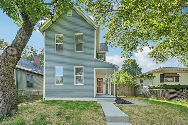 view of front of property featuring a front yard