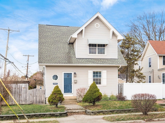 view of front of property with a front yard