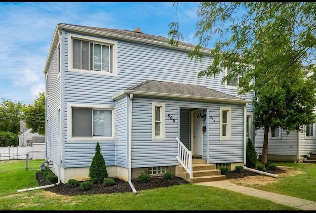 front facade featuring a front yard