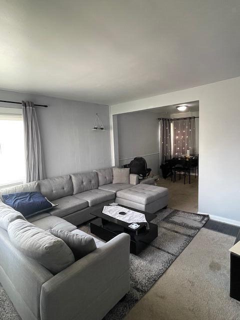 868-870 Wiltshire Rd, Columbus, OH 43204 - view of carpeted living room