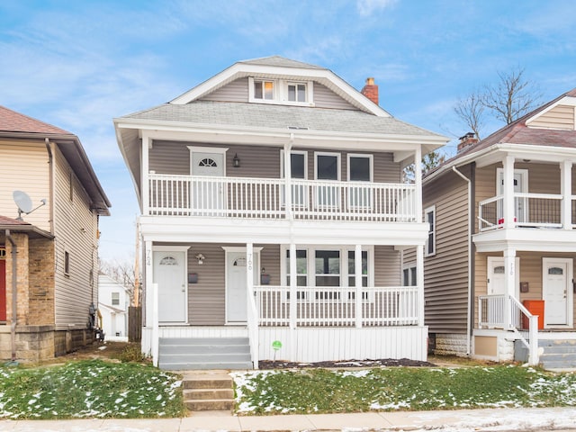 view of front of home featuring a balcony