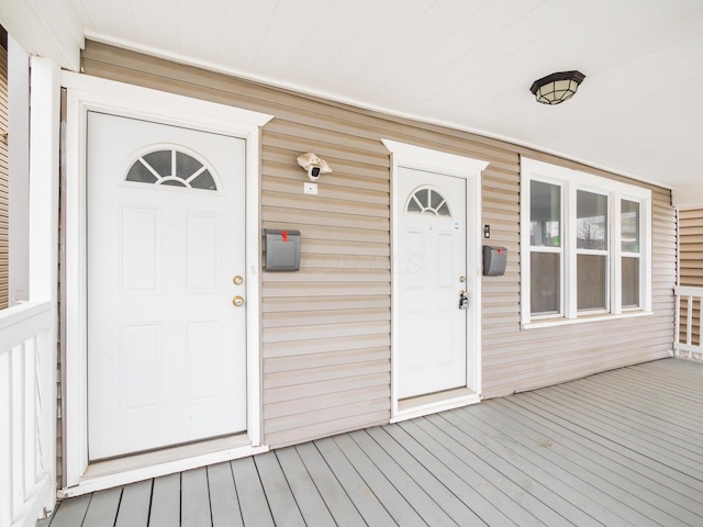 doorway to property with covered porch