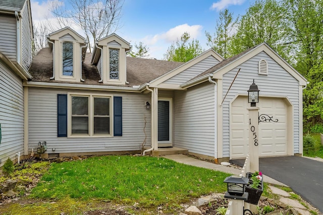 view of front of house featuring a garage and a front yard