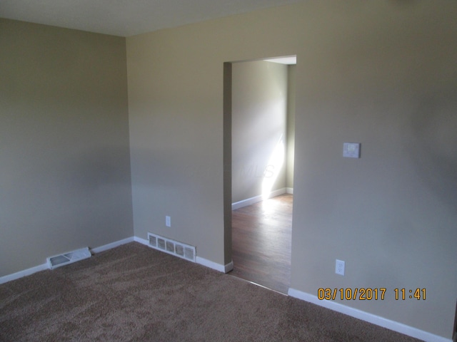 spare room with carpet flooring