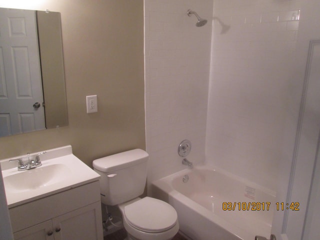 full bathroom with vanity, tiled shower / bath, and toilet