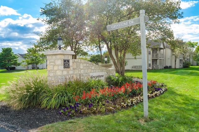 community sign featuring a lawn