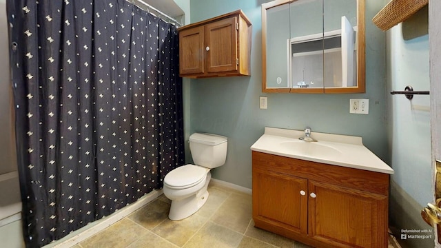 bathroom with vanity, curtained shower, and toilet