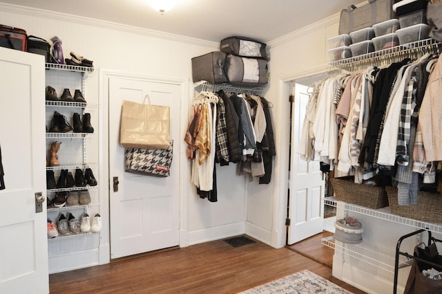 spacious closet with dark hardwood / wood-style floors