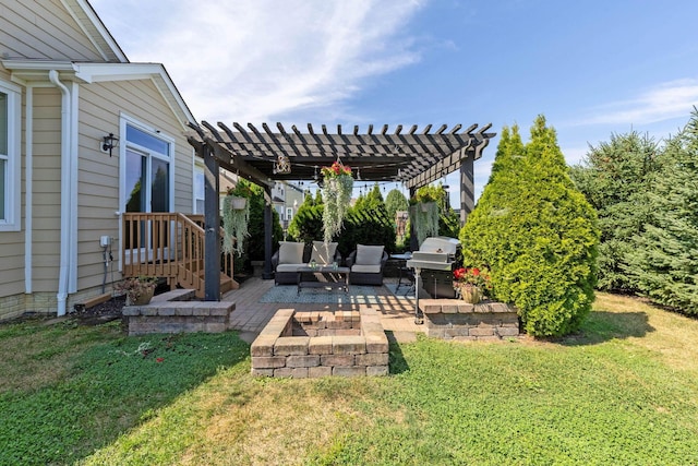 view of yard featuring an outdoor hangout area, a pergola, and a patio area