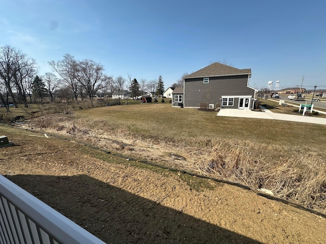 view of yard featuring a patio