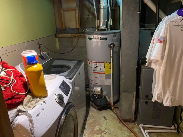 washroom featuring gas water heater and washer and dryer