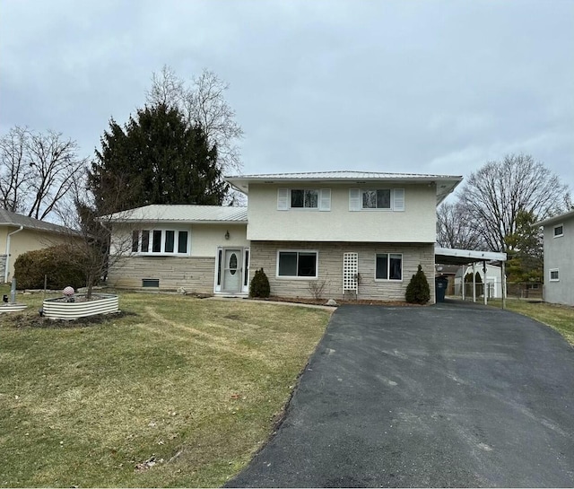 tri-level home featuring a carport and a front yard