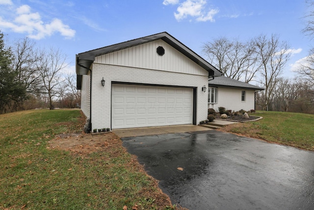 exterior space featuring a lawn