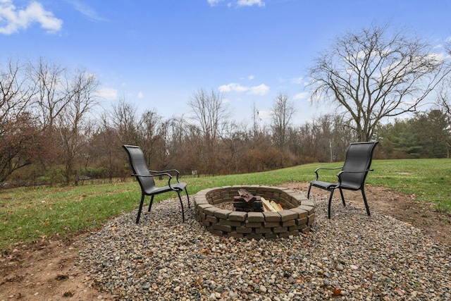 view of yard featuring a fire pit