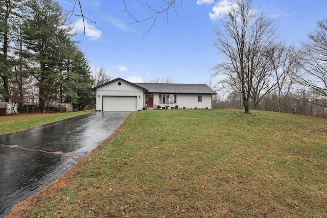 view of front facade featuring a garage and a front yard