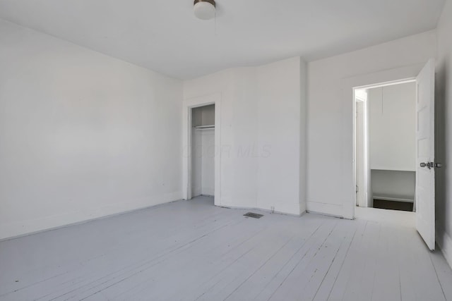 unfurnished bedroom featuring a closet