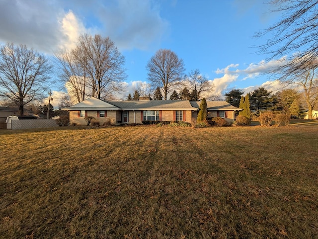 view of front of house with a front lawn