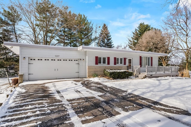 view of front of property featuring a garage