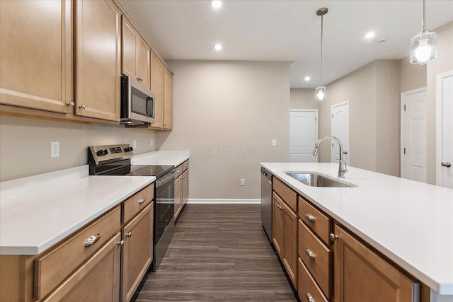 1221 Heathgate Way, Fairborn, OH 45324 - kitchen with appliances with stainless steel finishes, a sink, dark wood-style floors, baseboards, and recessed lighting
