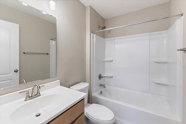 1221 Heathgate Way, Fairborn, OH 45324 - full bathroom featuring vanity, toilet, and shower / bath combination