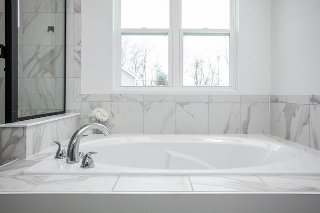 bathroom featuring tiled tub