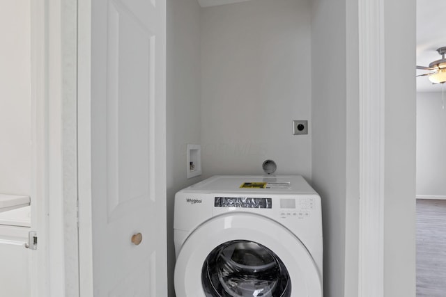 laundry area with washer / clothes dryer and ceiling fan