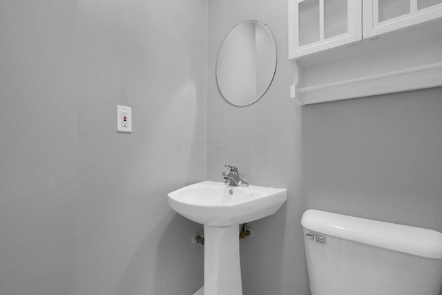 bathroom featuring toilet