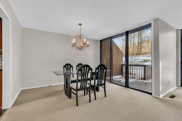 dining space featuring a textured ceiling, expansive windows, a chandelier, and carpet flooring