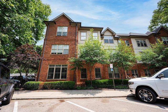 674 Park St, Columbus, OH 43215 - view of building exterior featuring uncovered parking