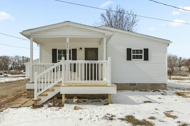 view of front of home featuring crawl space and covered porch