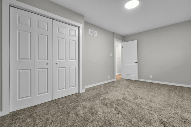 unfurnished bedroom featuring carpet flooring and a closet