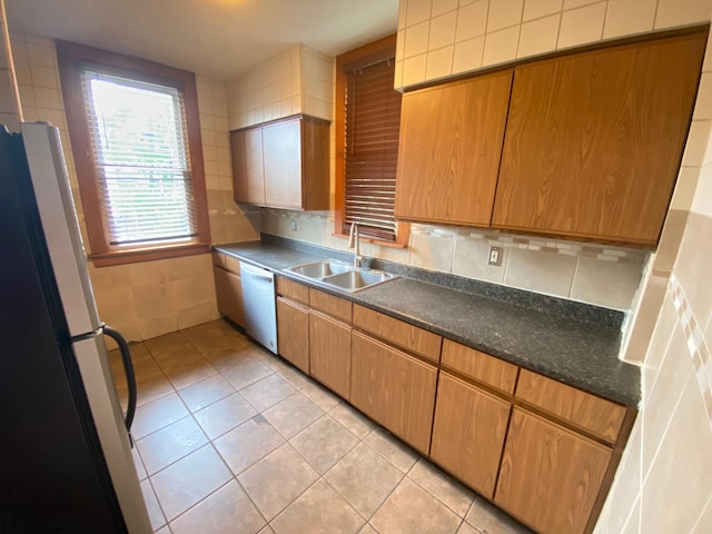 kitchen with sink, fridge, dishwasher, and light tile patterned flooring