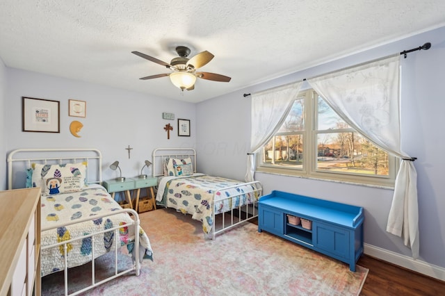 bedroom featuring ceiling fan and a textured ceiling