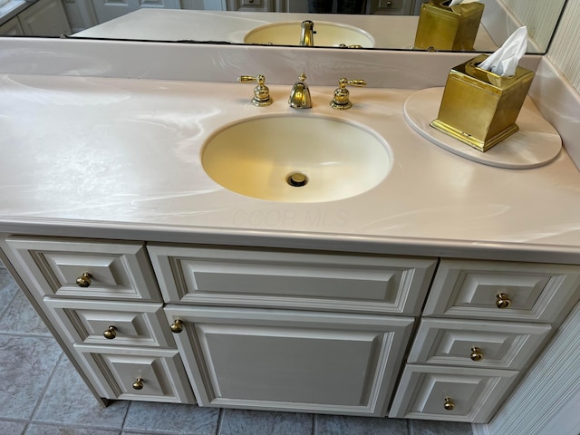 bathroom featuring sink