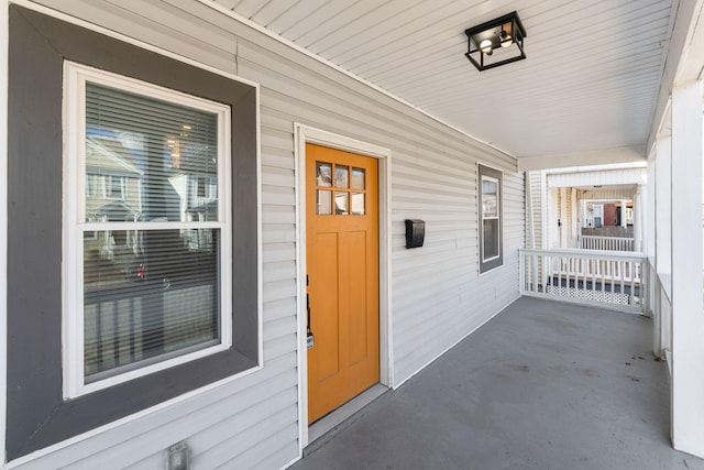 entrance to property featuring covered porch