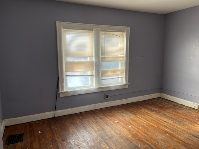 spare room with dark hardwood / wood-style floors