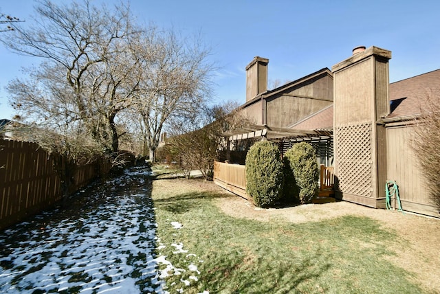 view of yard featuring a pergola