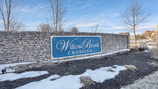 view of community / neighborhood sign