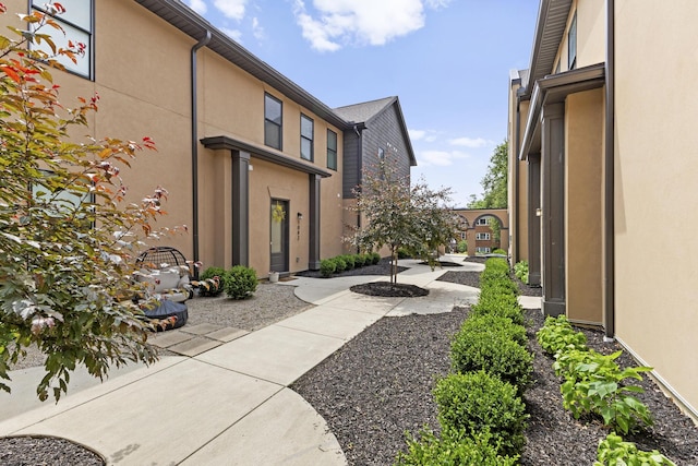1078 Bryden Rd Unit 6, Columbus, OH 43205 - view of home's community featuring a patio area