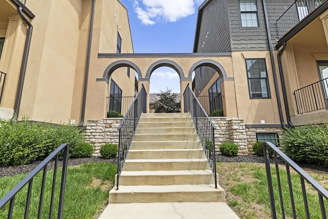 1078 Bryden Rd Unit 6, Columbus, OH 43205 - view of property's community featuring stairway