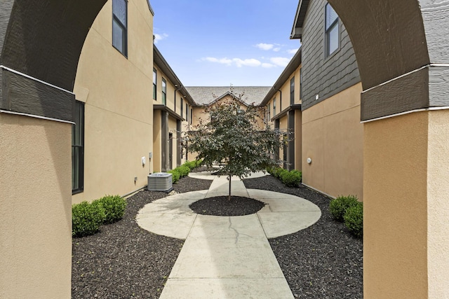 1078 Bryden Rd Unit 6, Columbus, OH 43205 - view of home's community featuring a patio