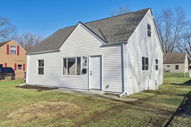 back of house featuring a yard