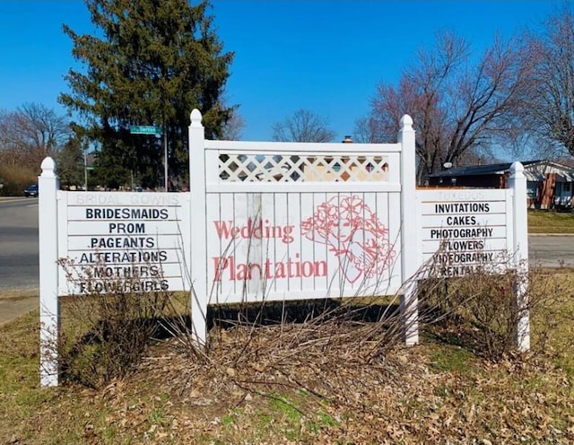 view of community / neighborhood sign