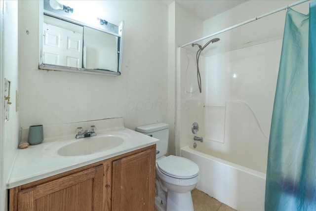 full bathroom featuring toilet, vanity, a textured ceiling, and shower / bath combo with shower curtain