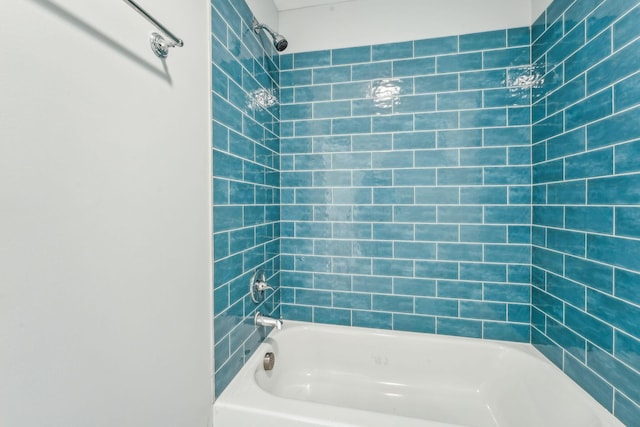 392 Morrison Ave, Columbus, OH 43205 - full bath with bathing tub / shower combination