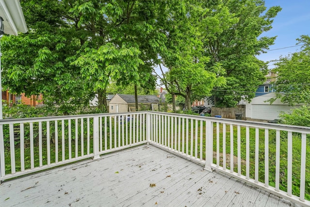 392 Morrison Ave, Columbus, OH 43205 - wooden terrace with a lawn